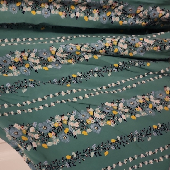 Old navy floral dress - Picture 2 of 5